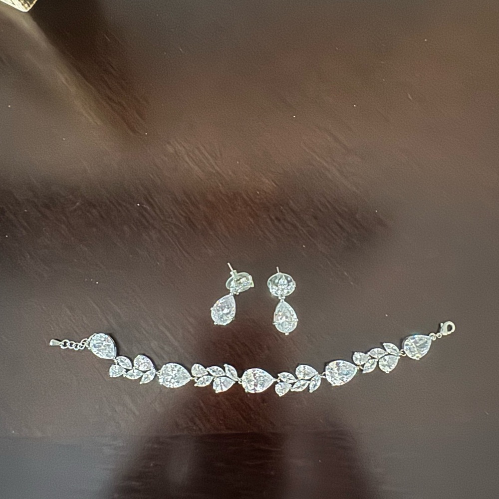 Bridal earrings with matching bracelet